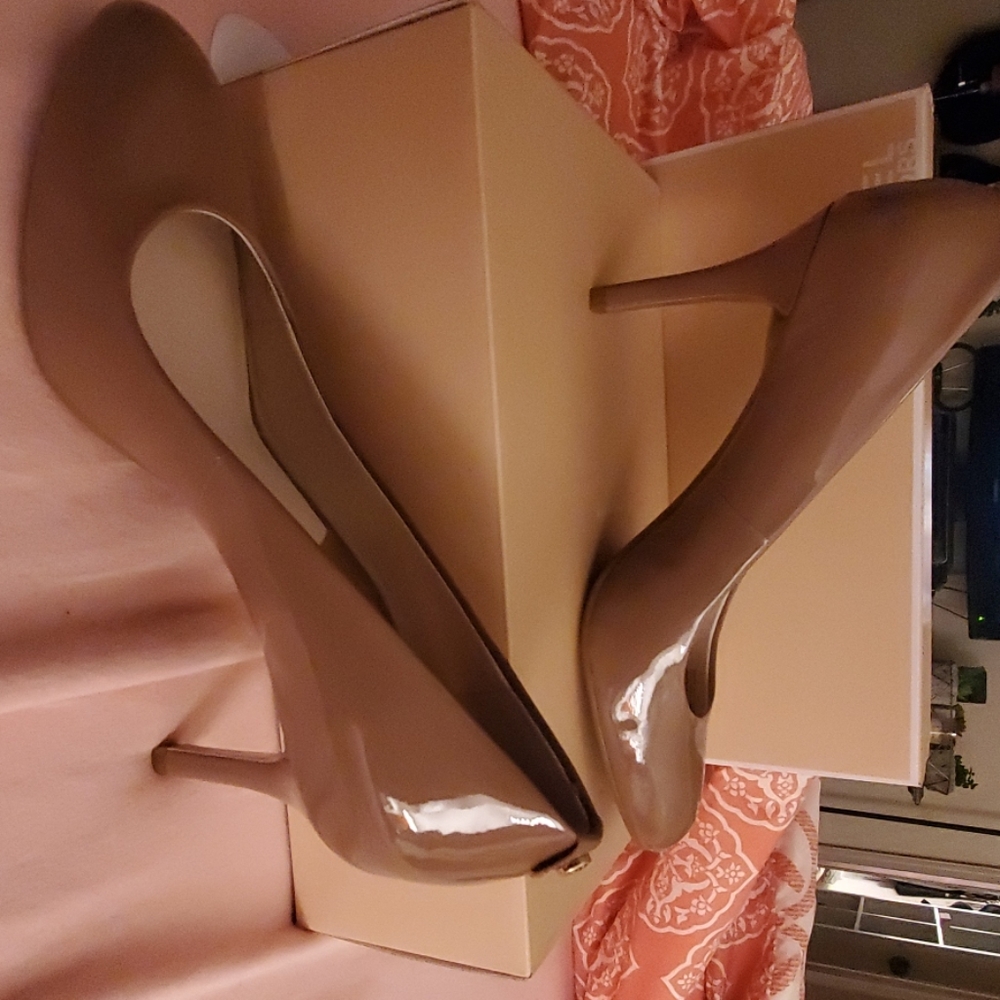 NWT Michael kors pumps